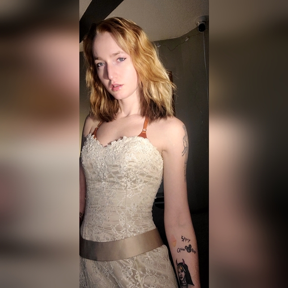 Wedding Dress - Picture 1 of 6